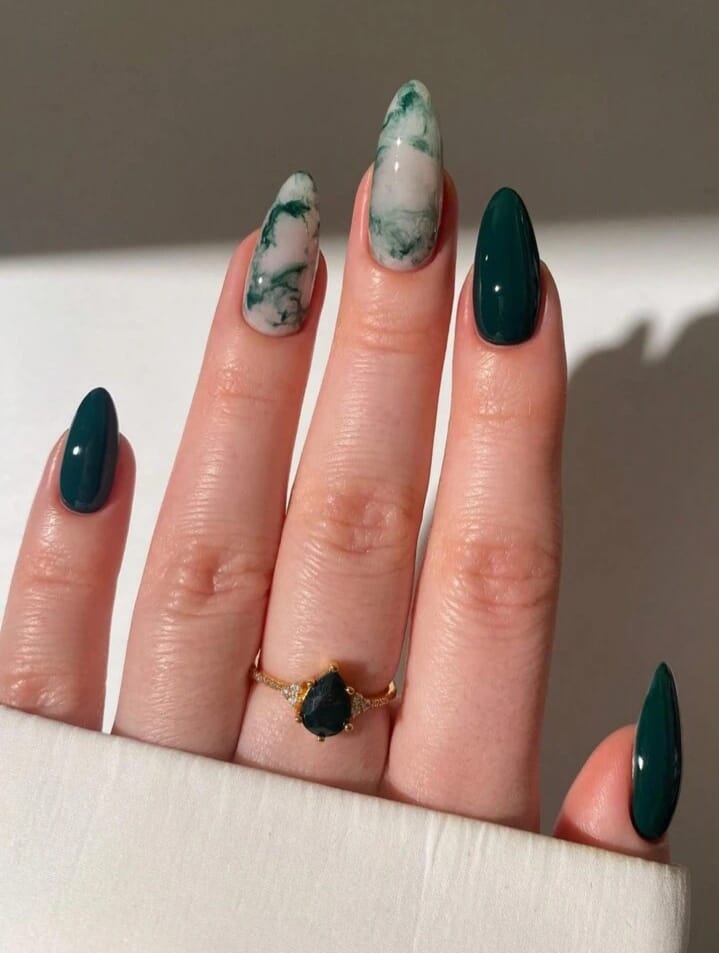 Almond-Shaped Nude &amp; White Contrast Nail Art Set