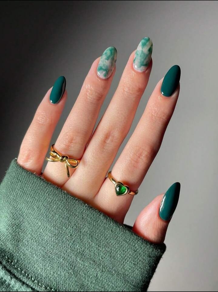 Almond-Shaped Nude &amp; White Contrast Nail Art Set